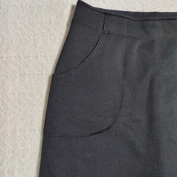 Athleta Scuba Tech Fleece Skirt Mini Women's Size Small Black Front Pockets - Picture 3 of 7